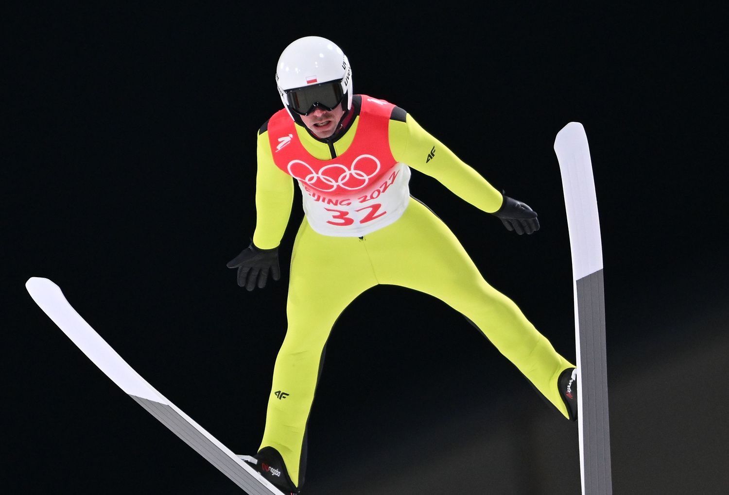 Kamil Stoch odpalił petardę! Polak liderem konkursu w Oslo