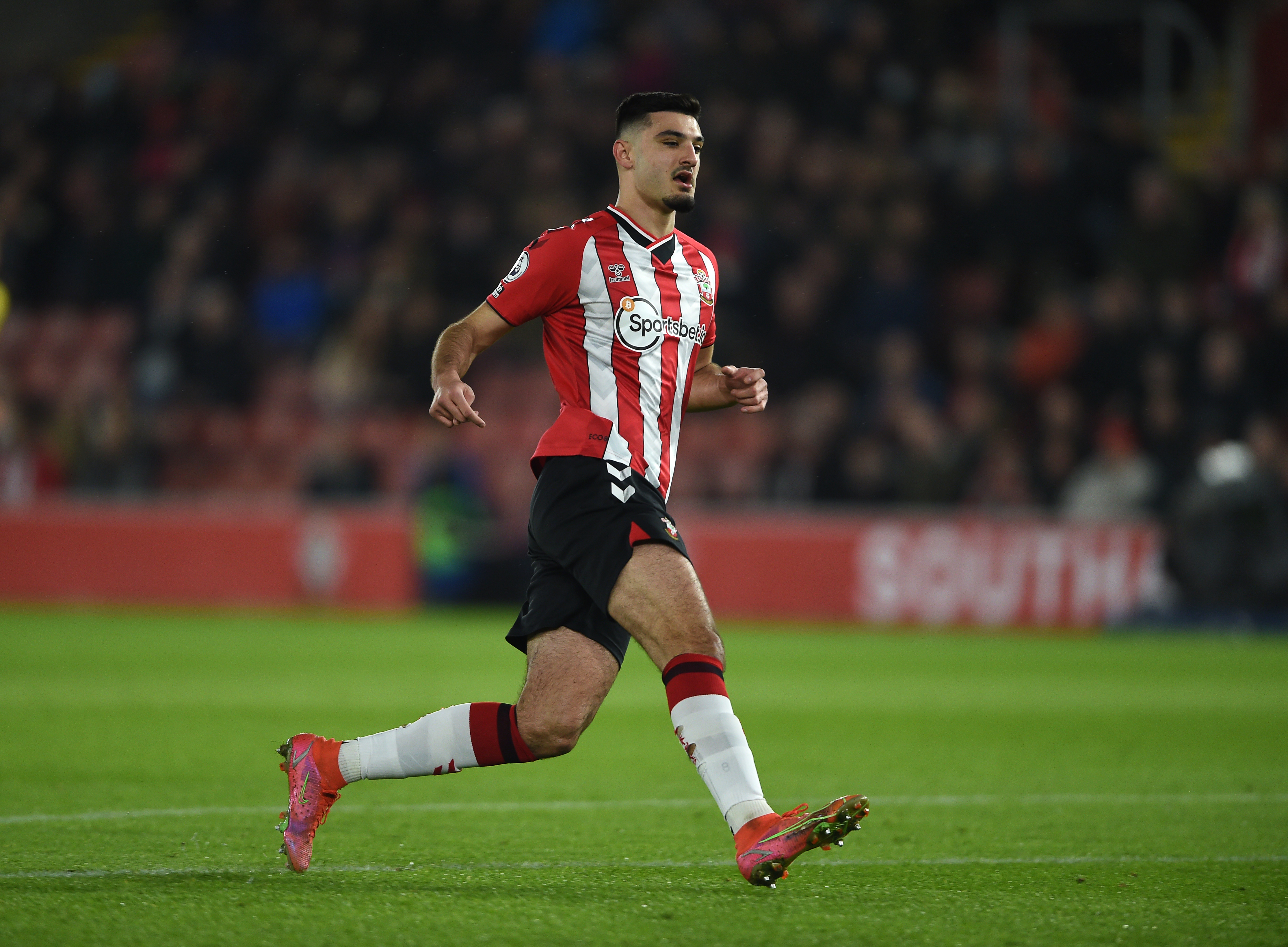Media: Bayern i Borussia Dortmund zainteresowane piłkarzem Southampton. Błyszczy w tym sezonie [WIDEO]