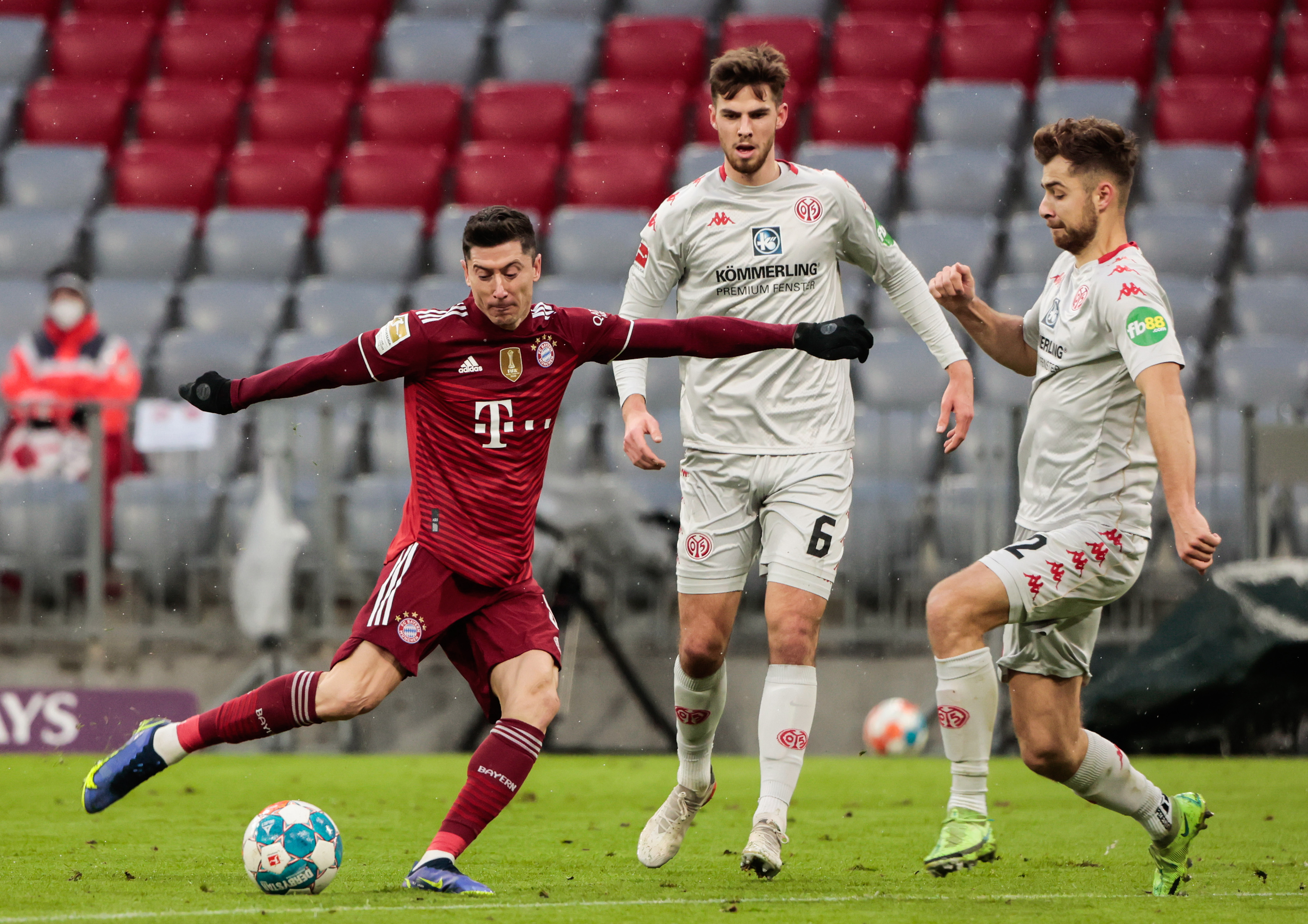 Nowy plan Barcelony na transfer Roberta Lewandowskiego. Klub rozważa wymianę z Bayernem Monachium