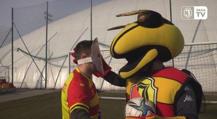 Jagiellonia Białystok zakpiła z Artura Boruca. "Ty się tak tam nawydurniał z Wartą" [WIDEO]