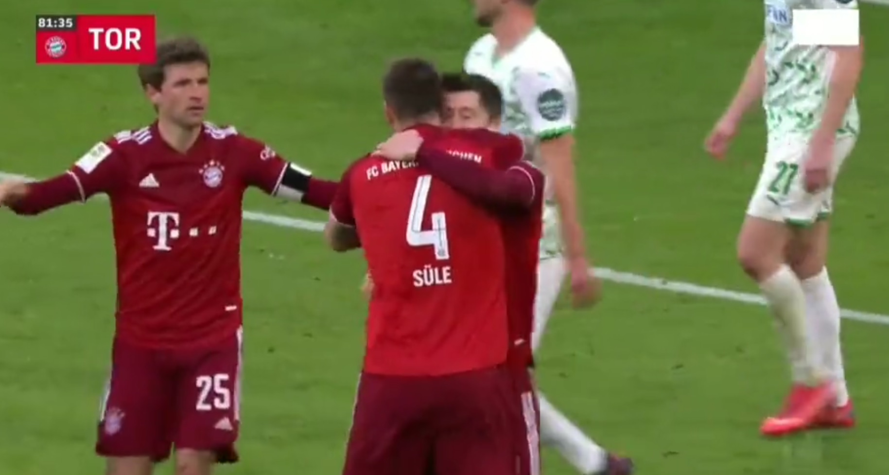 Bayern uchronił się przed wielką wpadką. Dwa gole Lewandowskiego dały wygraną nad czerwoną latarnią [WIDEO]