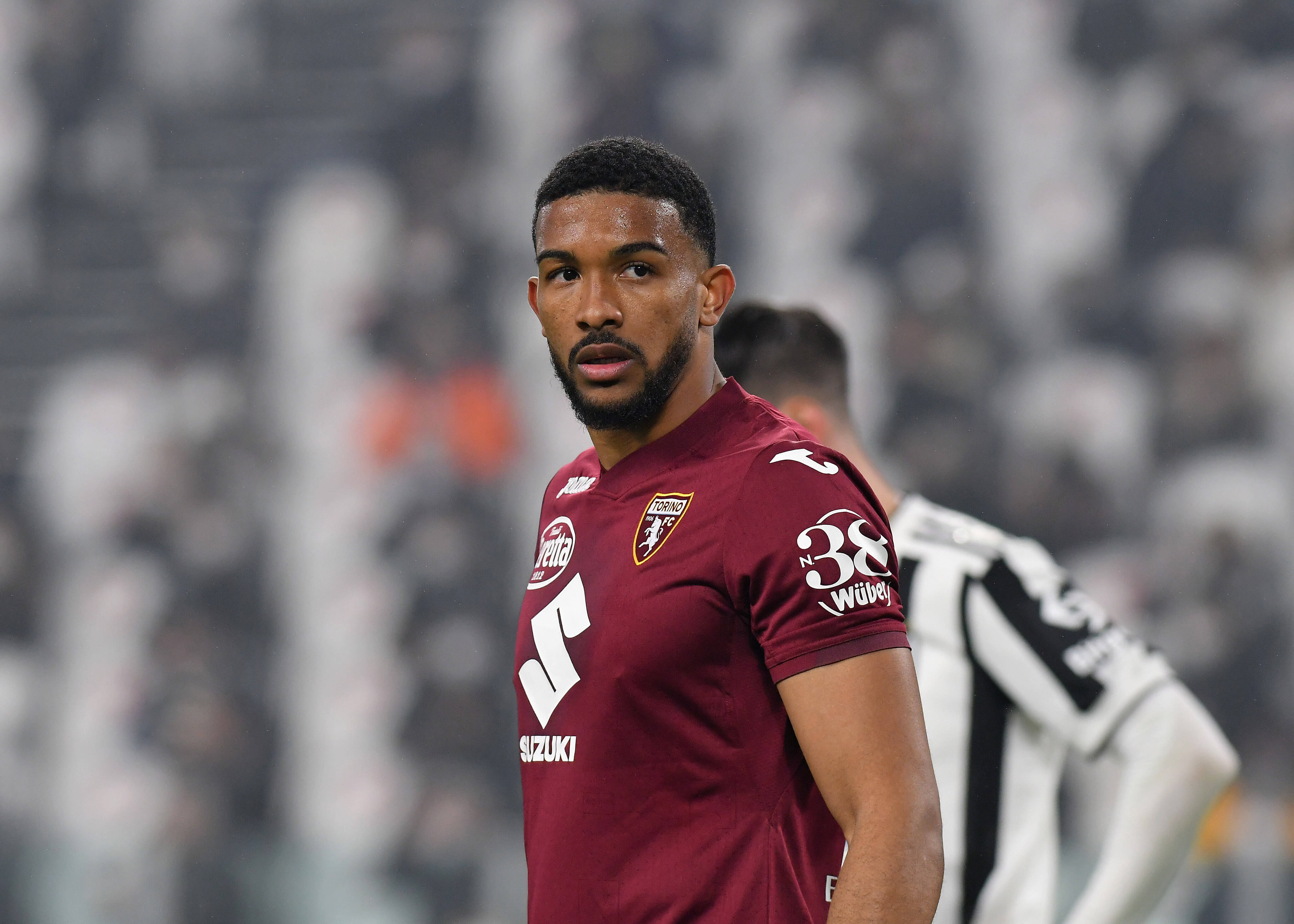 Środkowy obrońca przedmiotem sporu w elicie Serie A. Juventus i Inter walczą o tego samego piłkarza