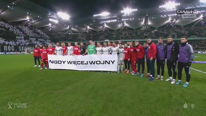 "Nigdy więcej wojny". Kluby Ekstraklasy solidaryzują się z Ukrainą