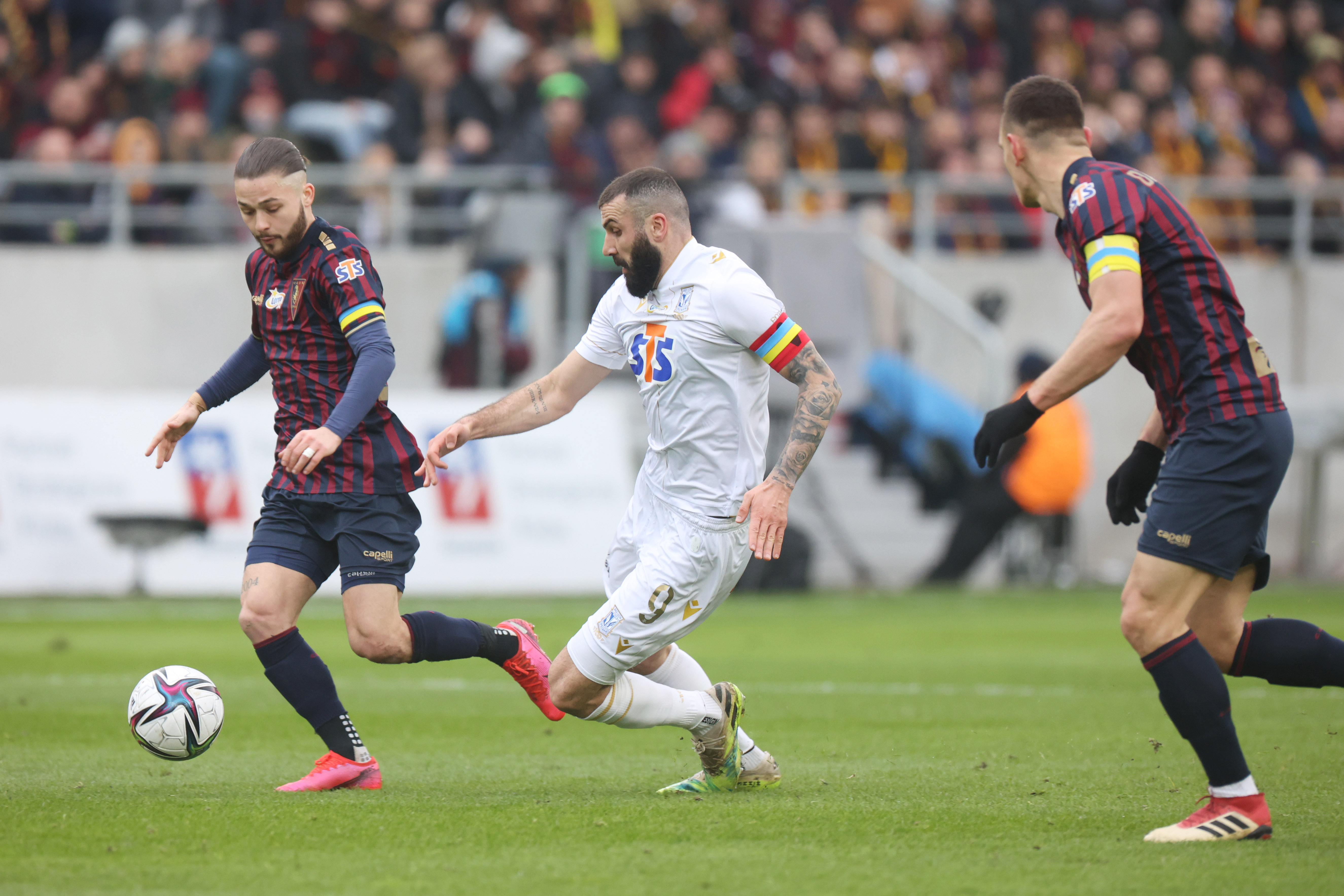 Lech Poznań wrócił na fotel lidera Ekstraklasy! "Kolejorz" pokonał Pogoń Szczecin [WIDEO]