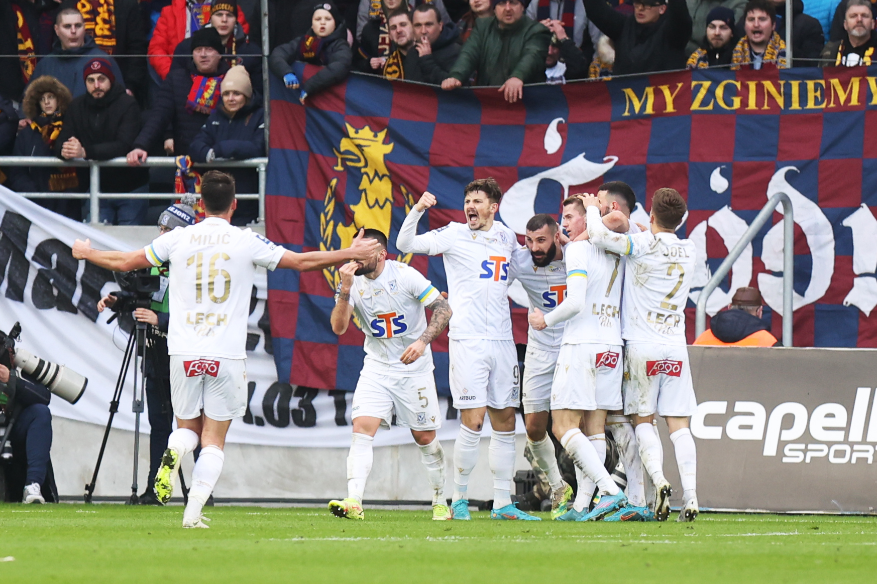 Lech w sześć minut zepsuł szczecińskie święto. Pogoń chciała obrać kurs na mistrza, a spoczęła na mieliźnie