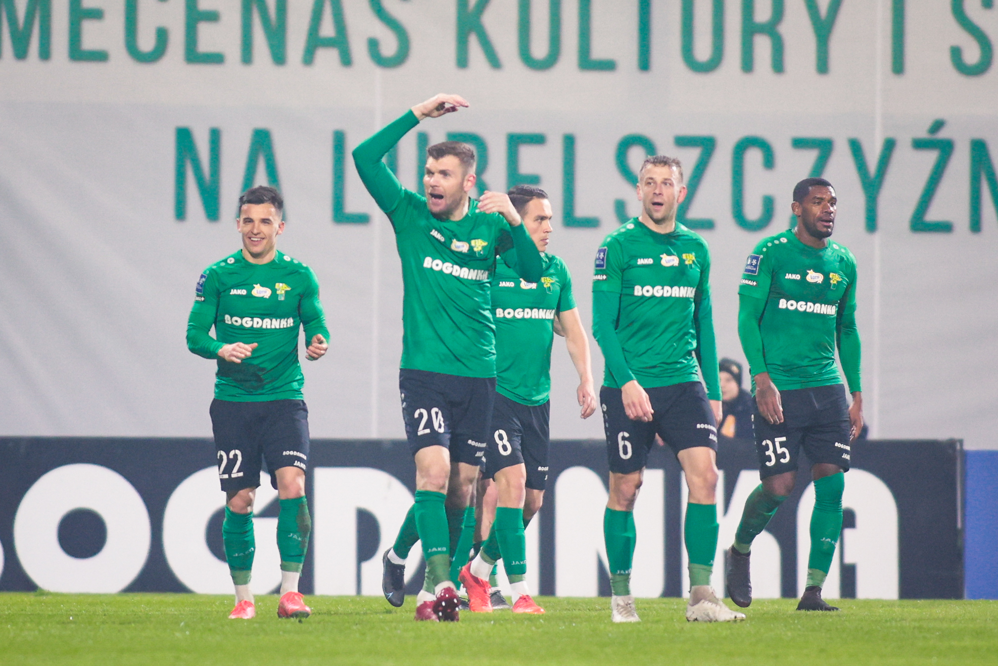 Gol z golem z przewrotki. Górnik Łęczna znów zrzuca Legię Warszawa w strefę spadkową [WIDEO]