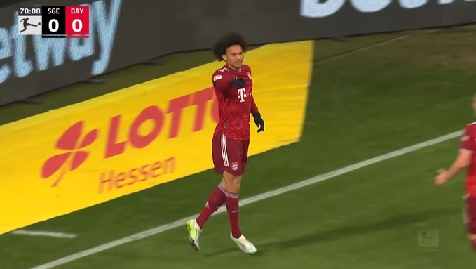 Bayern Monachium wymęczył zwycięstwo z Eintrachtem! Leroy Sane bohaterem [WIDEO]