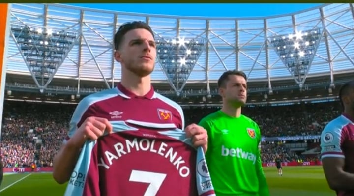 Piękne gesty wsparcia w meczu Premier League. West Ham solidaryzuje się z Ukrainą [WIDEO]
