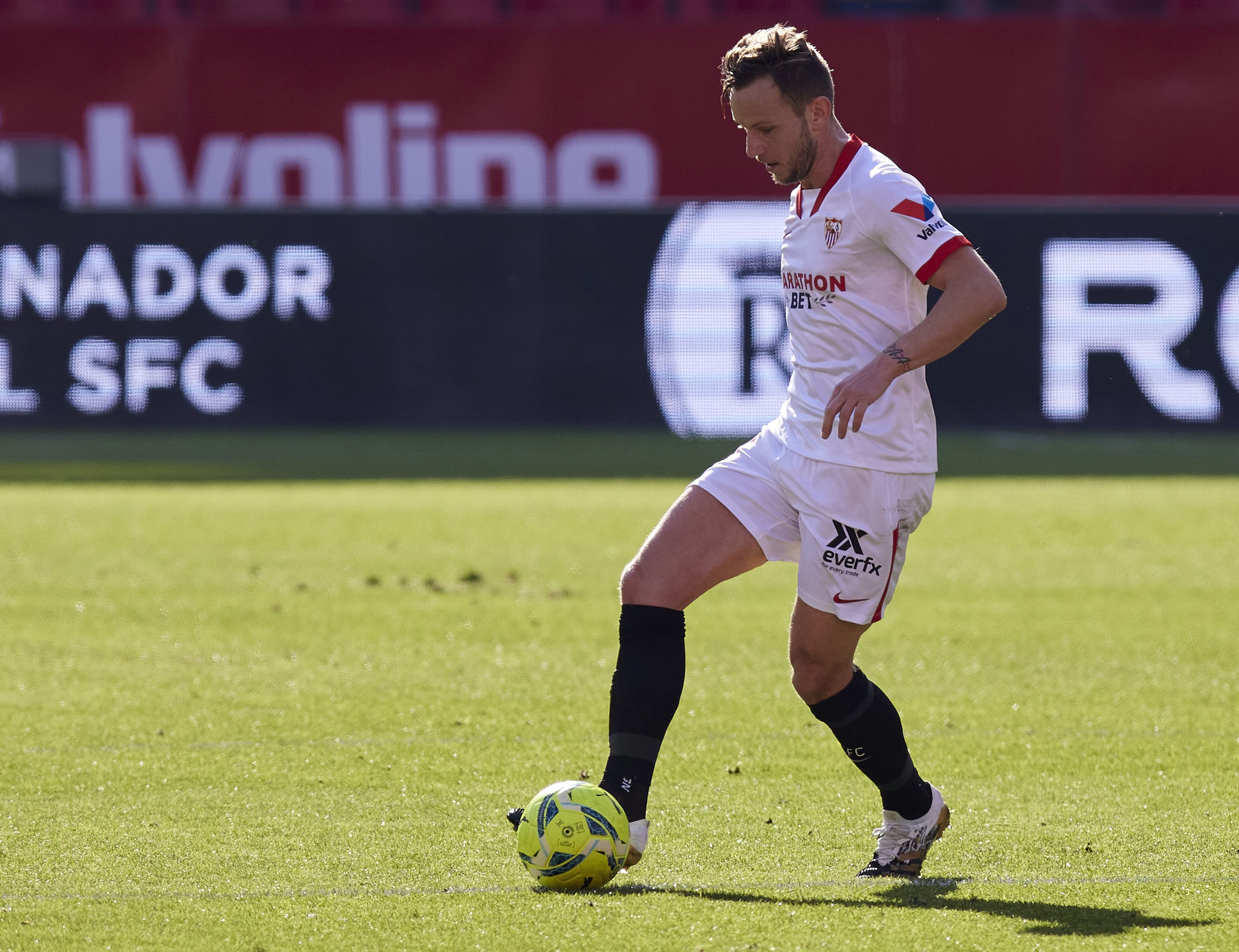 Sevilla pokonała Betis! Pokaz klasy w derbach stolicy Andaluzji [WIDEO]