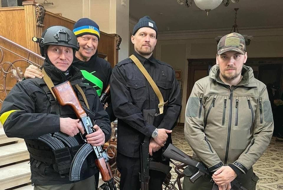Ołeksandr Usyk dołączył do obrony terytorialnej Ukrainy. Mistrz świata w boksie chwycił za broń