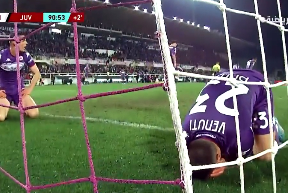 Juventus wygrał z Fiorentiną dzięki samobójowi. Przeraźliwe gwizdy na Vlahovicia [WIDEO]