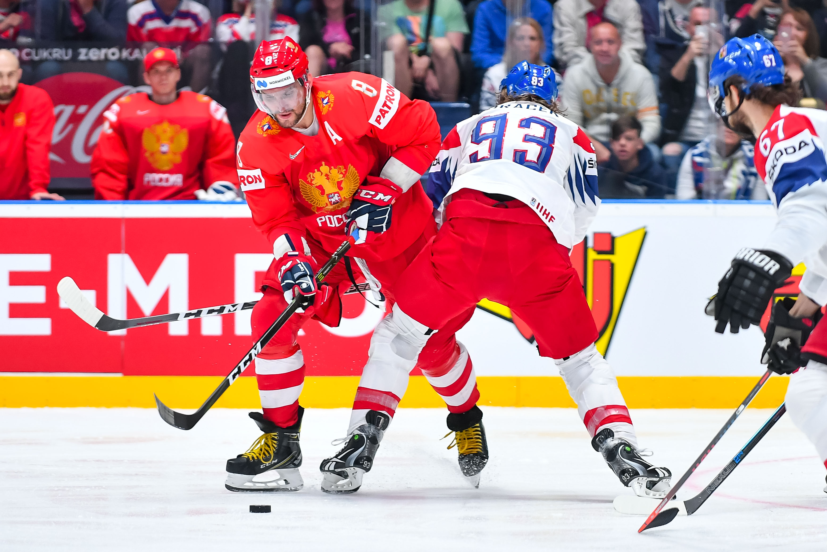 Słynny hokeista mówi “nie dla wojny”, ale Putina nazywa swoim prezydentem. Wiele pokazuje też to zdjęcie