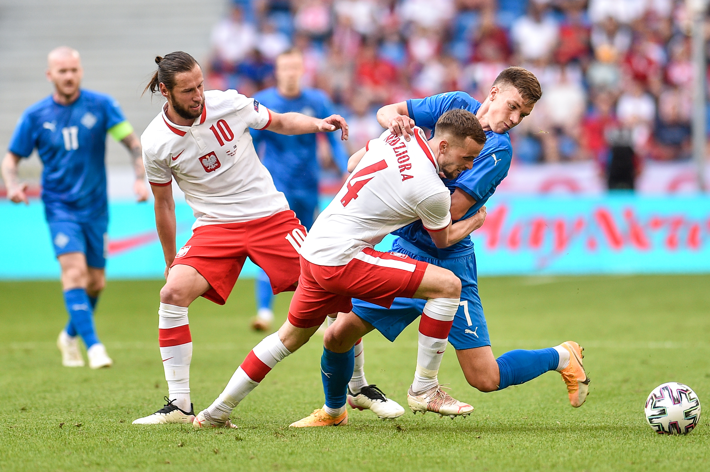 Duża szansa dla polskich piłkarzy i klubów Ekstraklasy. PZPN przygotował pismo do FIFA [NASZ NEWS]