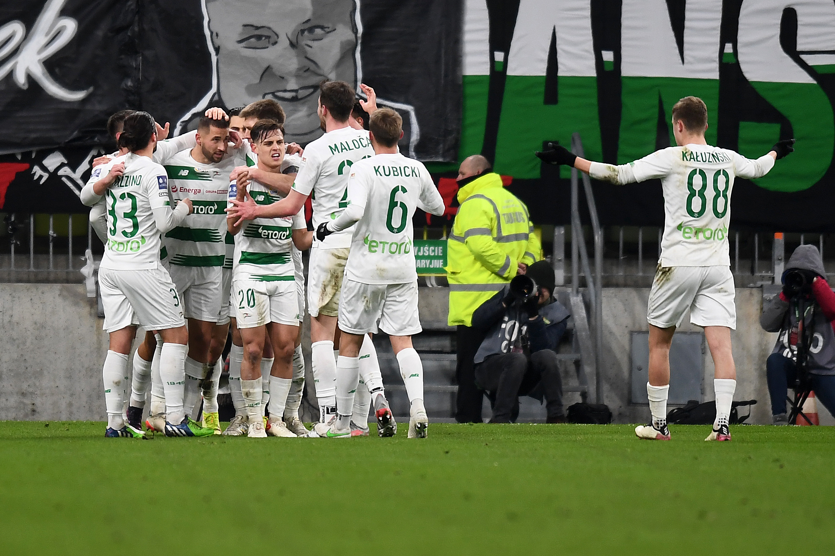 Lechia Gdańsk wróciła na zwycięskie tory! Pierwsza bramka niemieckiego napastnika w Ekstraklasie [WIDEO]