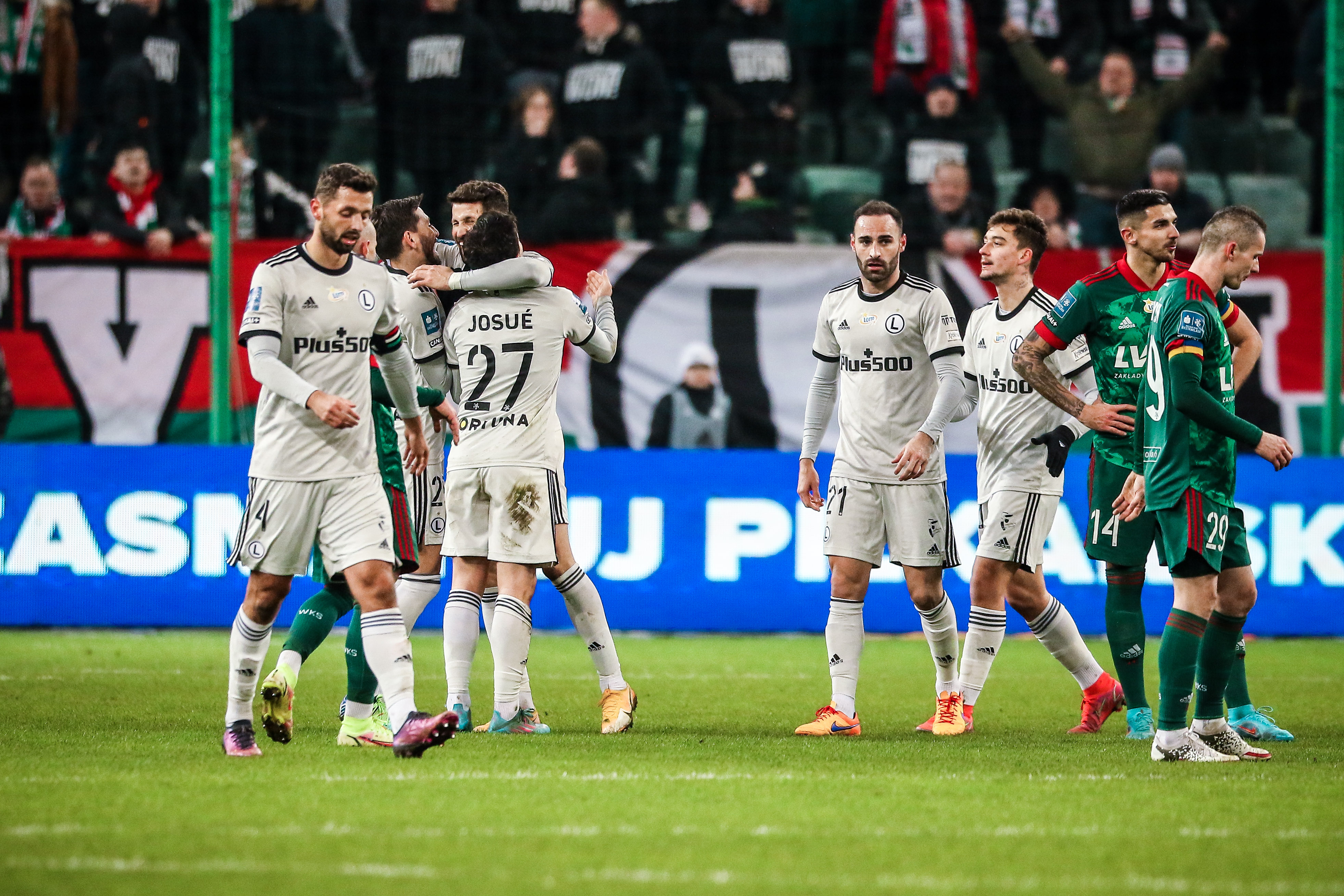 Legia Warszawa wydostała się ze strefy spadkowej. Błysk Josue uratował mistrzów Polski [WIDEO]
