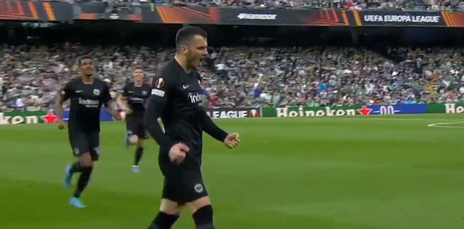 Wyjątkowy gol Filipa Kosticia w Lidze Europy. Eintracht Frankfurt ograł Betis Sevillę [WIDEO]