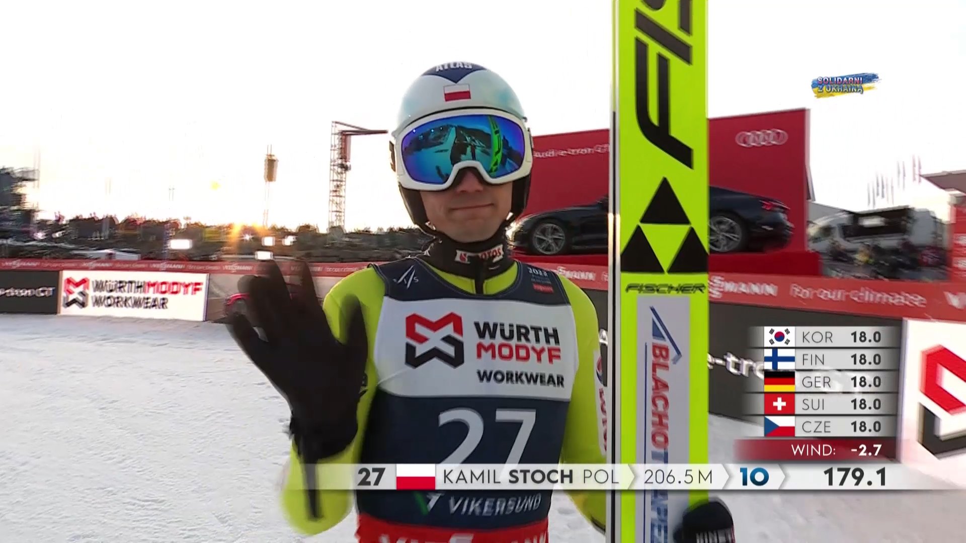 Polacy nie liczą się w Vikersund. Marius Lindvik w połowie drogi po złoty medal