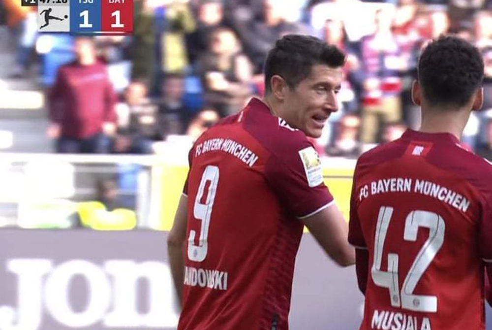 Robert Lewandowski z kolejnym golem! Bayern znów zgubił punkty w Bundeslidze [WIDEO]