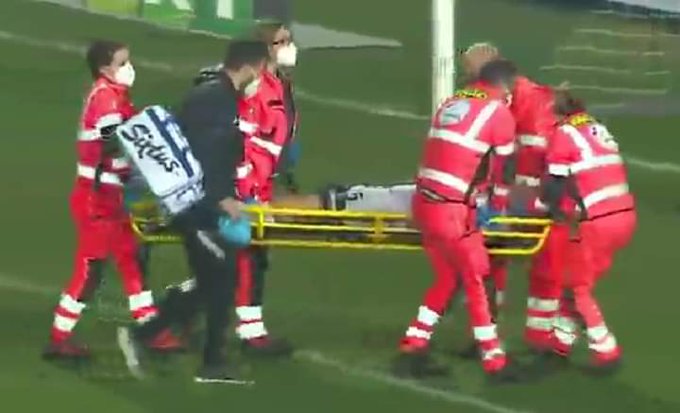 Groźnie wyglądający uraz Kamila Glika! Polak opuścił boisko na noszach [WIDEO]