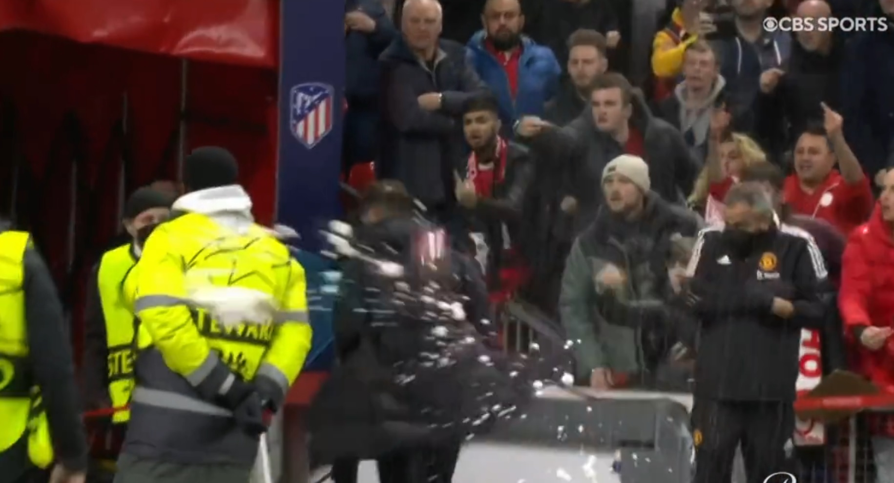 Manchester United ukarany. UEFA wyciągnęła konsekwencje po skandalicznym zachowaniu fanów