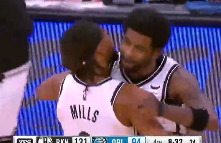W domu nie może grać przez szczepienia na koronawirusa. Na wyjeździe pozamiatał na parkiecie NBA [WIDEO]