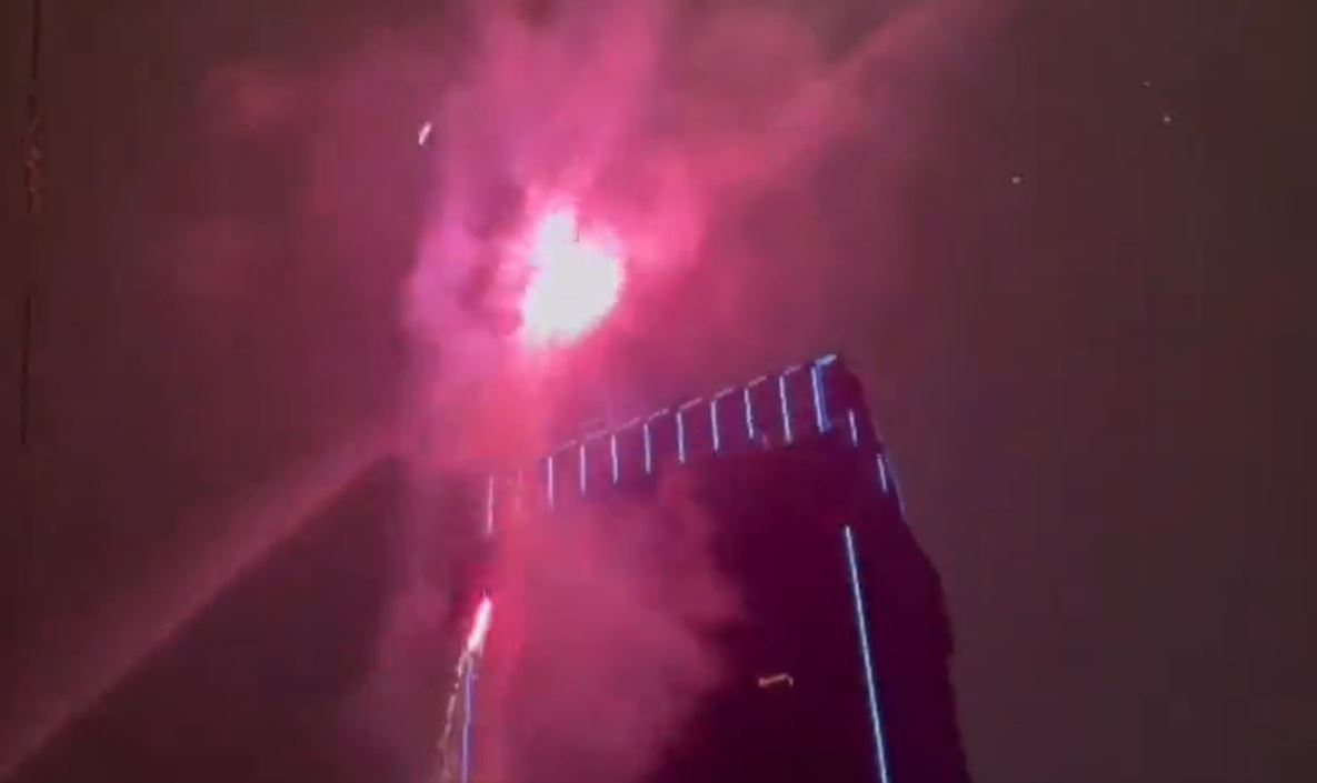 Kibice Galatasaray zakłócili spokój piłkarzy Barcelony. Nocna niespodzianka dla Pique i spółki [WIDEO]