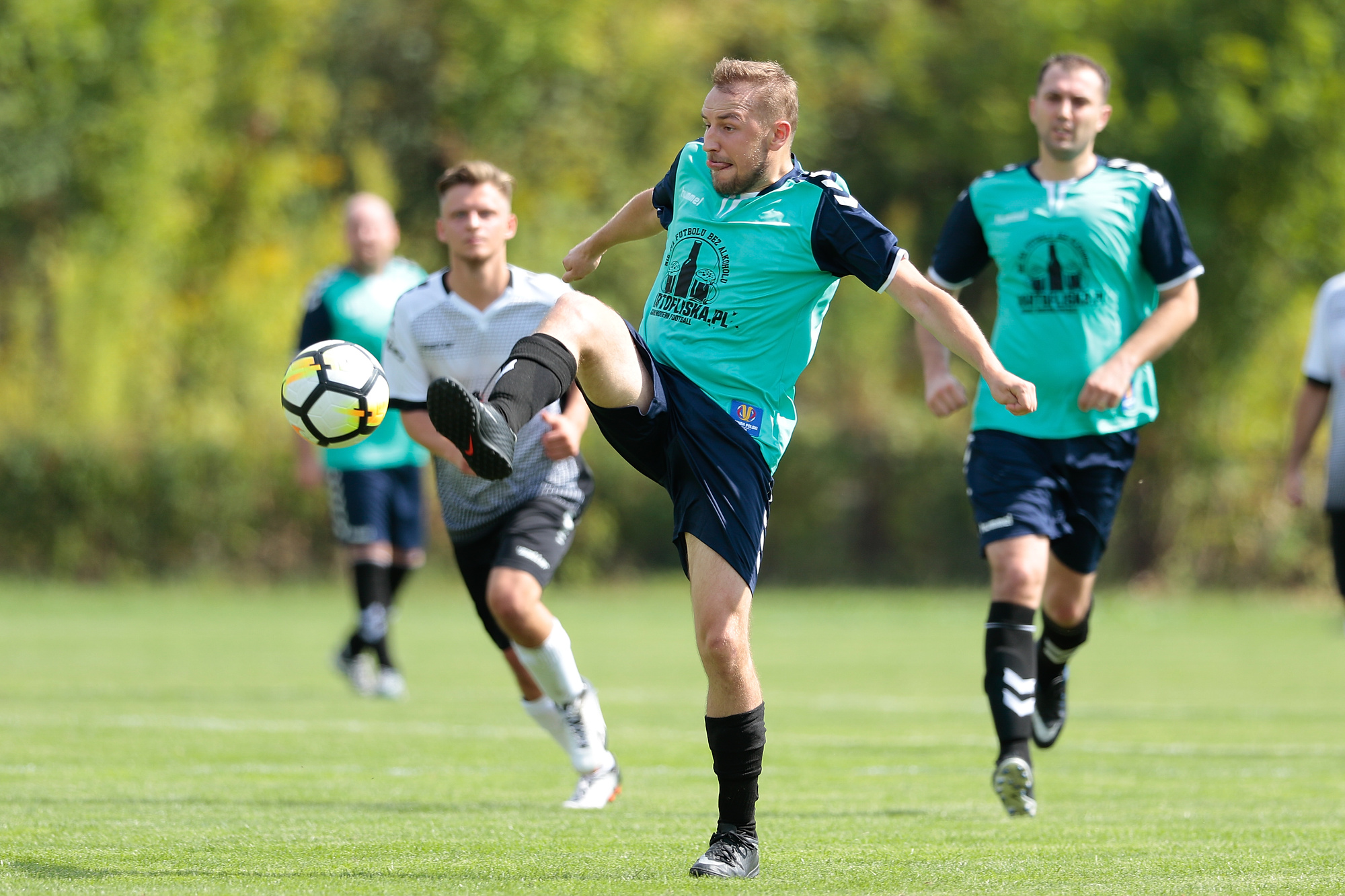 Kuriozalna sytuacja w Klasie A. Start Łódź zawiesił znanego dziennikarza, bo... pomagał