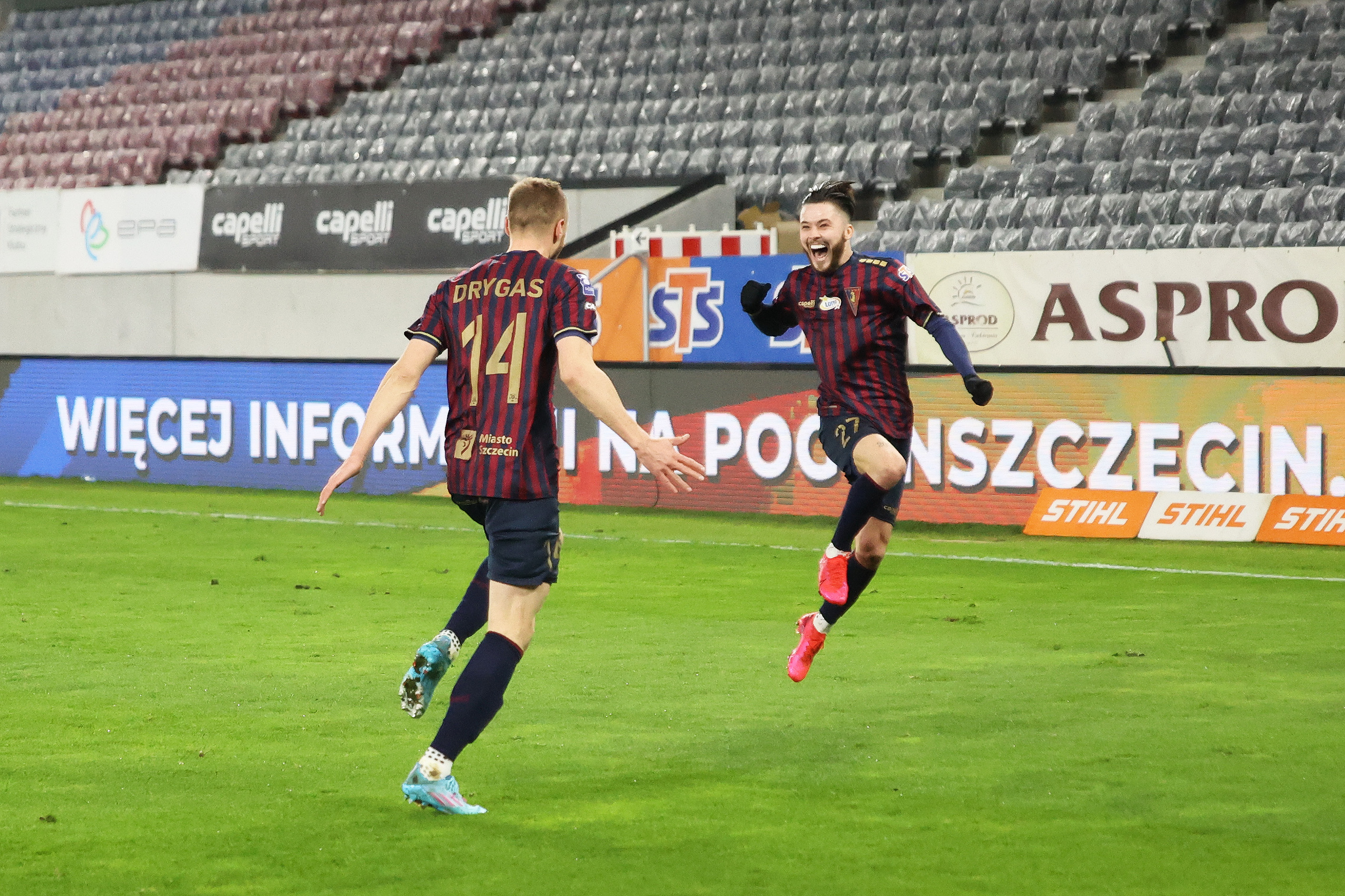 Pogoń Szczecin zrobiła kolejny krok do mistrzostwa! Dwa samobóje Wisły Kraków [WIDEO]