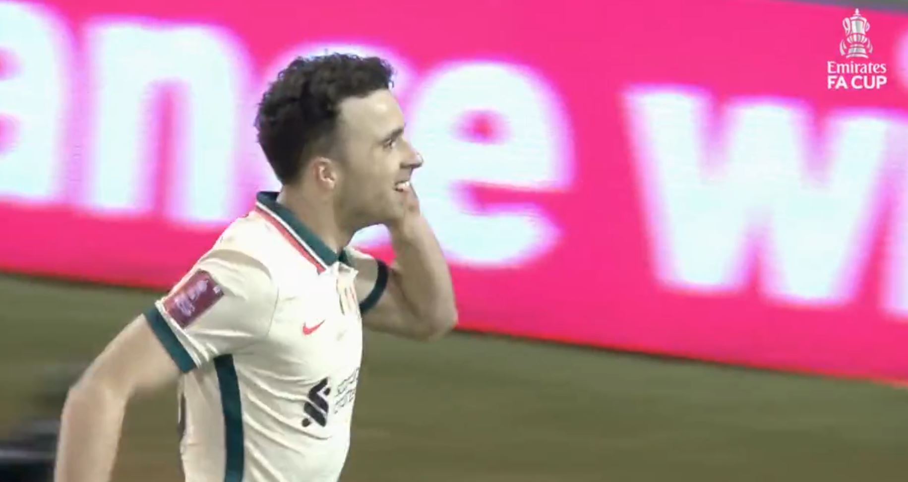 Liverpool długo męczył się z drugoligowcem. "The Reds" wyszarpali awans przy dużych kontrowersjach [WIDEO]