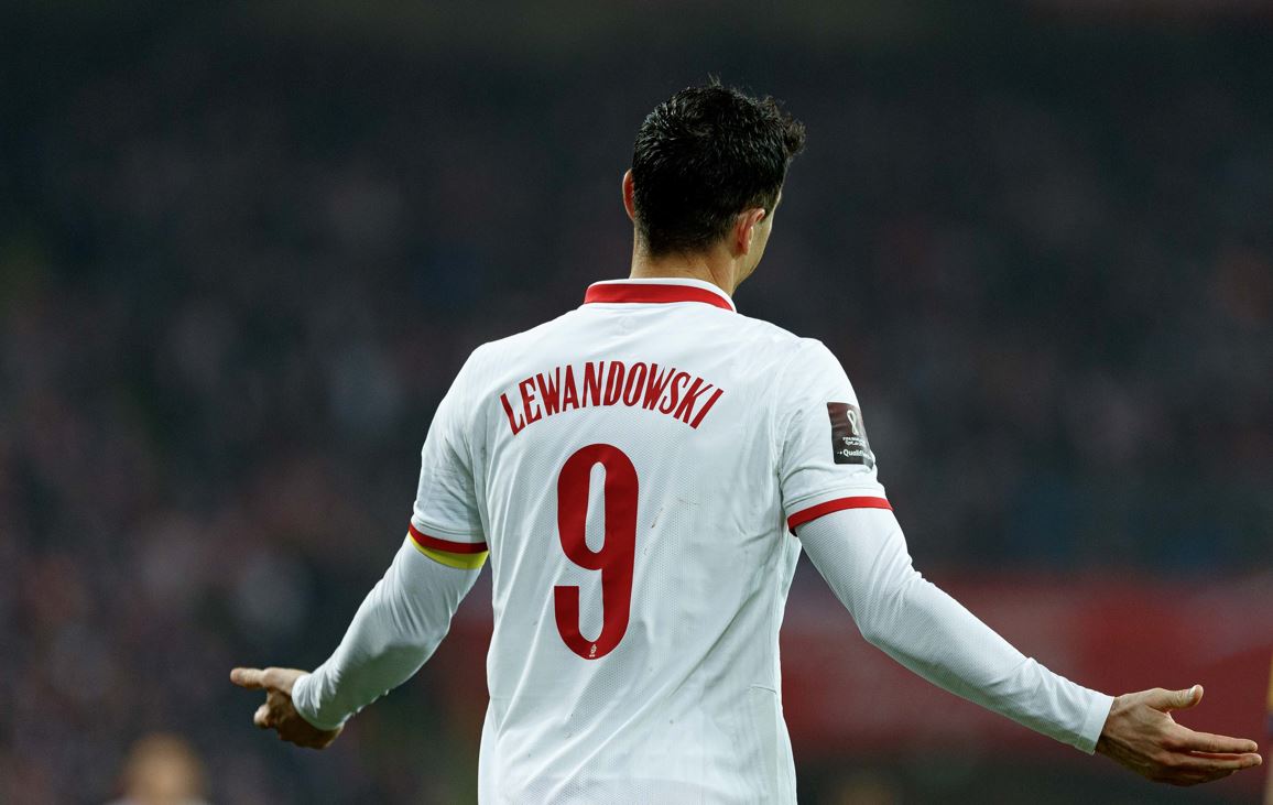"Polska to Lewandowski i 10 wkładów do koszulek". Ostra reakcja po losowaniu grup MŚ