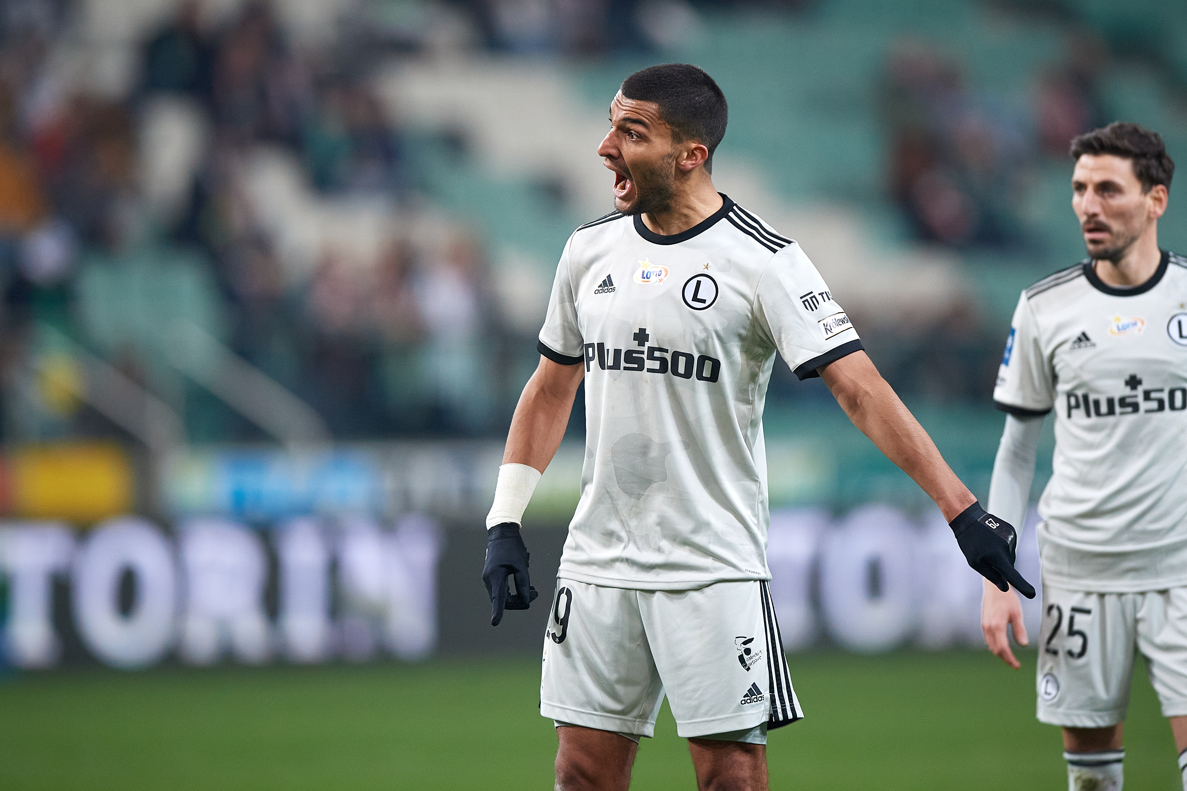 Wielkie emocje w klasyku Ekstraklasy! Legia odrobiła dwa gole straty [WIDEO]