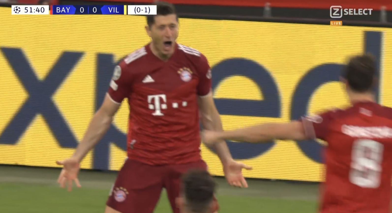 Gol Roberta Lewandowskiego w meczu z Villarrealem! Kolejne trafienie Polaka w Lidze Mistrzów [WIDEO]