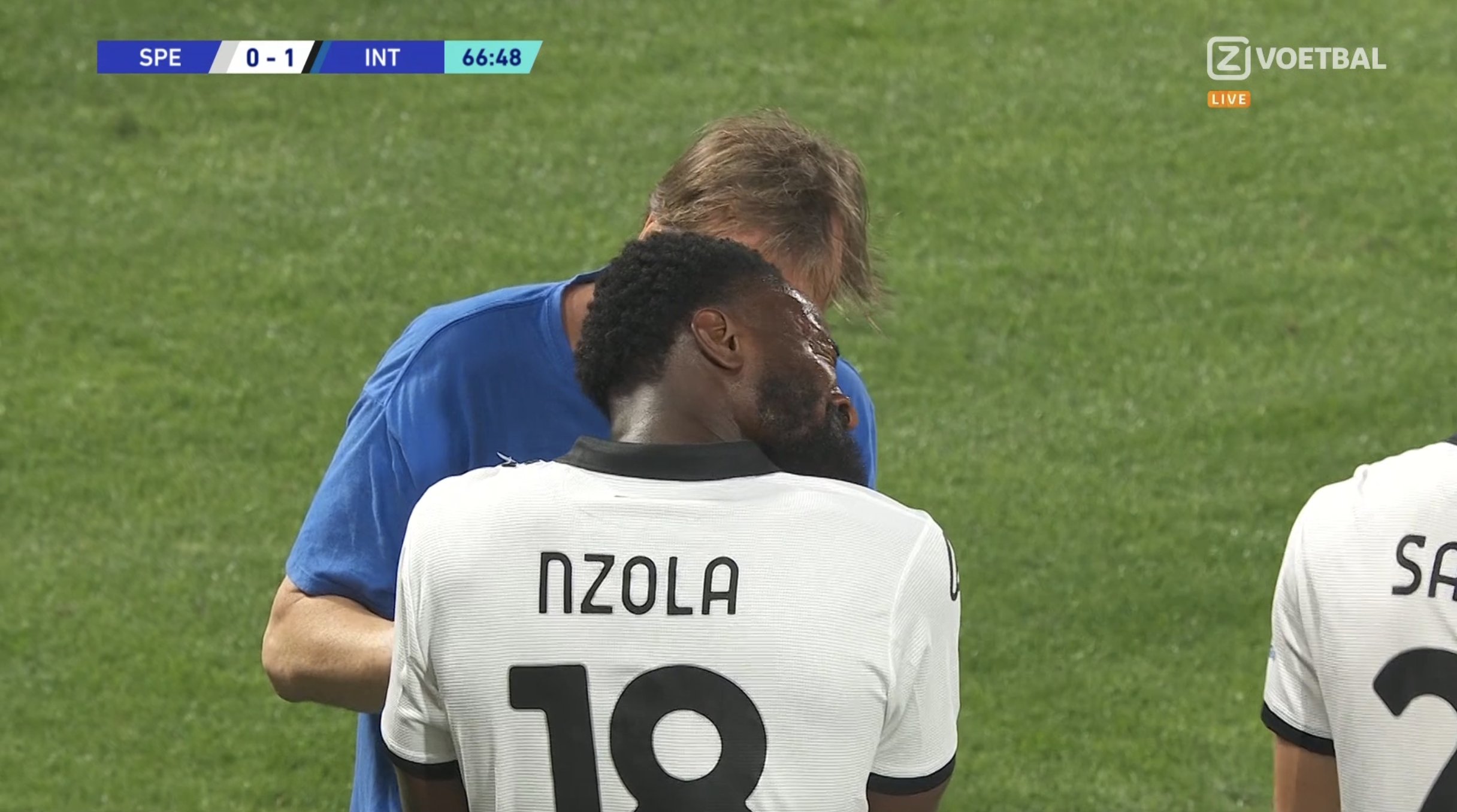 Inter krok bliżej mistrzostwa Serie A. Pomogła absurdalna "kontuzja" w ekipie gospodarzy [WIDEO]