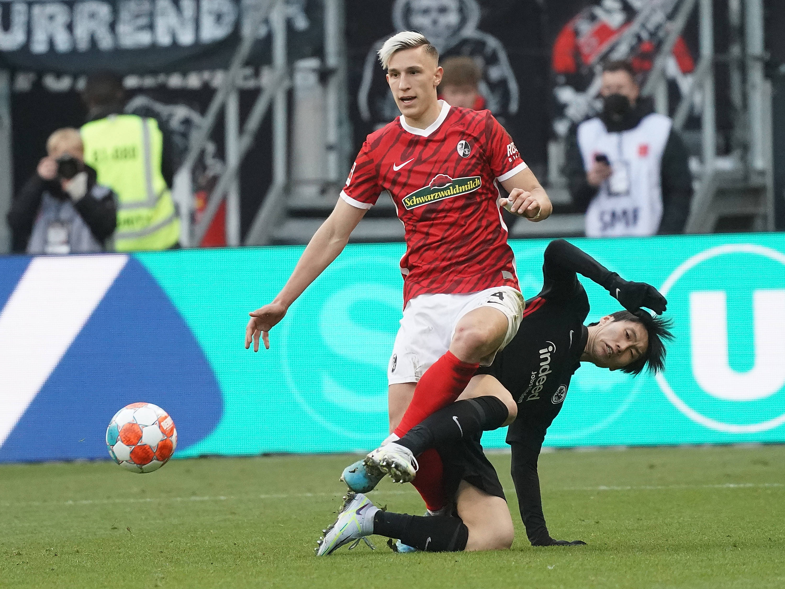 Zdolny obrońca nie trafi do Bayernu. Wybrał inny kierunek. "Klub działał zbyt wolno"