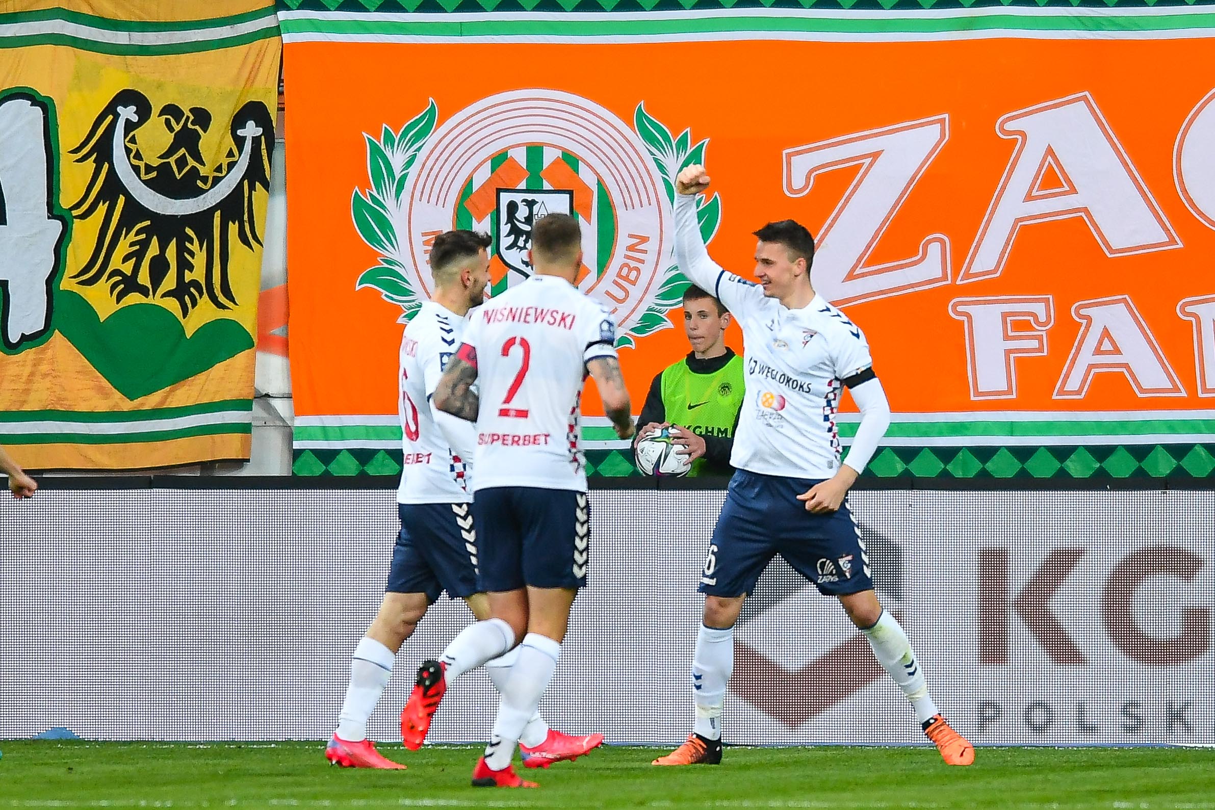 Sześć goli w Lubinie, Zagłębie coraz bliżej strefy spadkowej! Górnik Zabrze wreszcie był skuteczny [WIDEO]