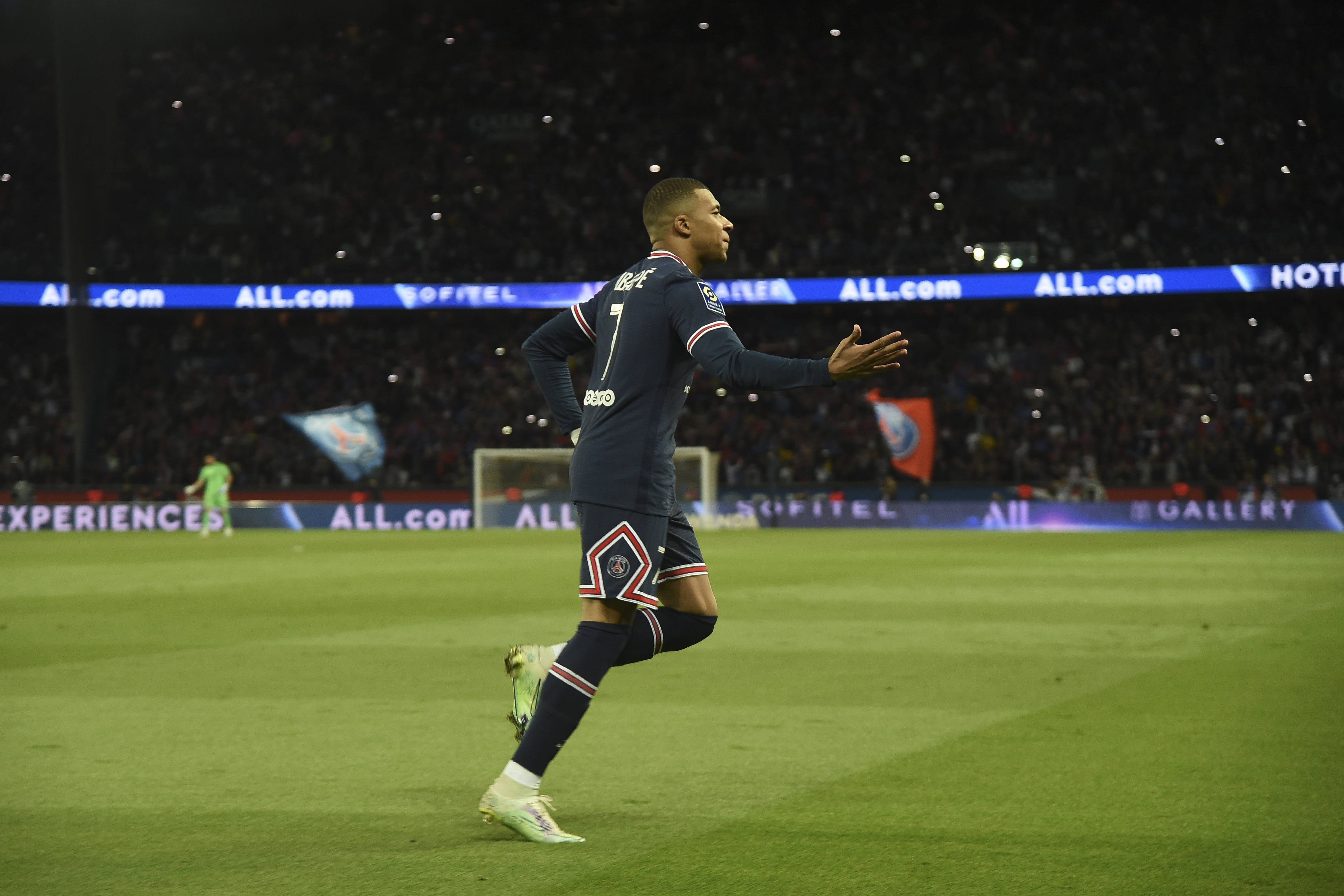 Zdobywca Złotej Piłki z radą dla Kyliana Mbappe. "Będzie tego żałował do końca życia"
