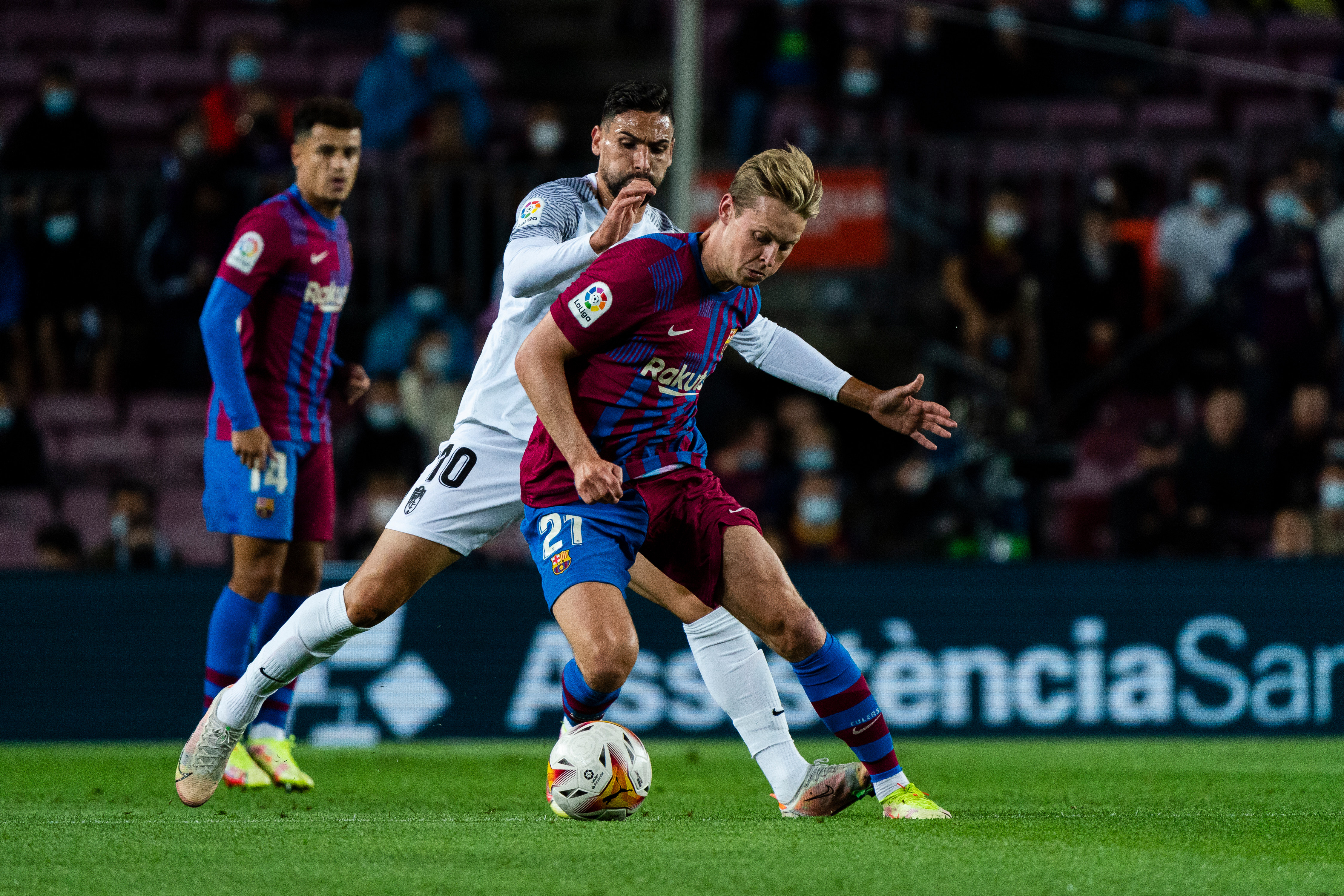 De Jong ciągle stawia się FC Barcelonie. Holender rozpowiada, że nie może odejść