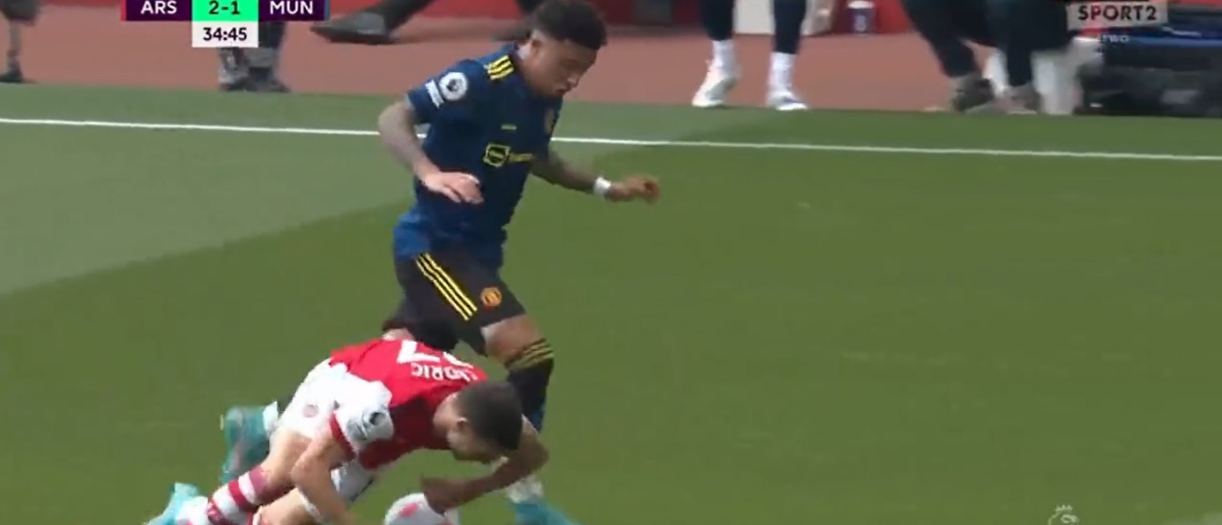 Cristiano Ronaldo przeszedł do historii, ale Manchester United przegrał. Kontrowersje na The Emirates [WIDEO]
