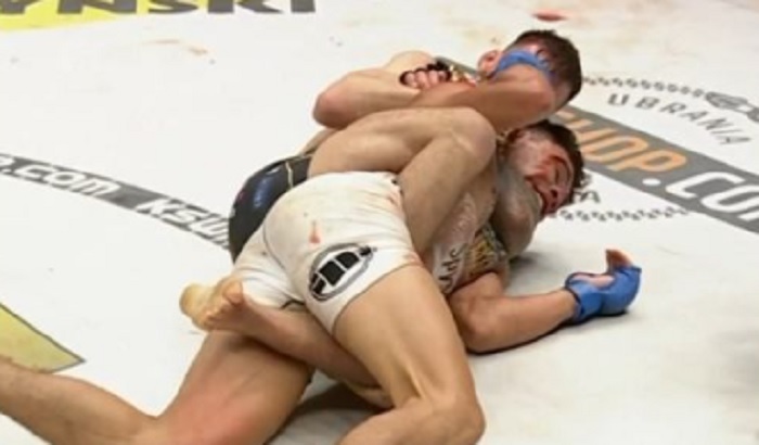 Sebastian Przybysz "udusił" rywala! Efektowne zwycięstwo w walce o pas KSW