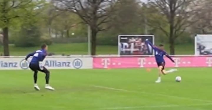 Spektakularny gol Roberta Lewandowskiego na treningu! Napastnik Bayernu trafił krzyżakiem [WIDEO]