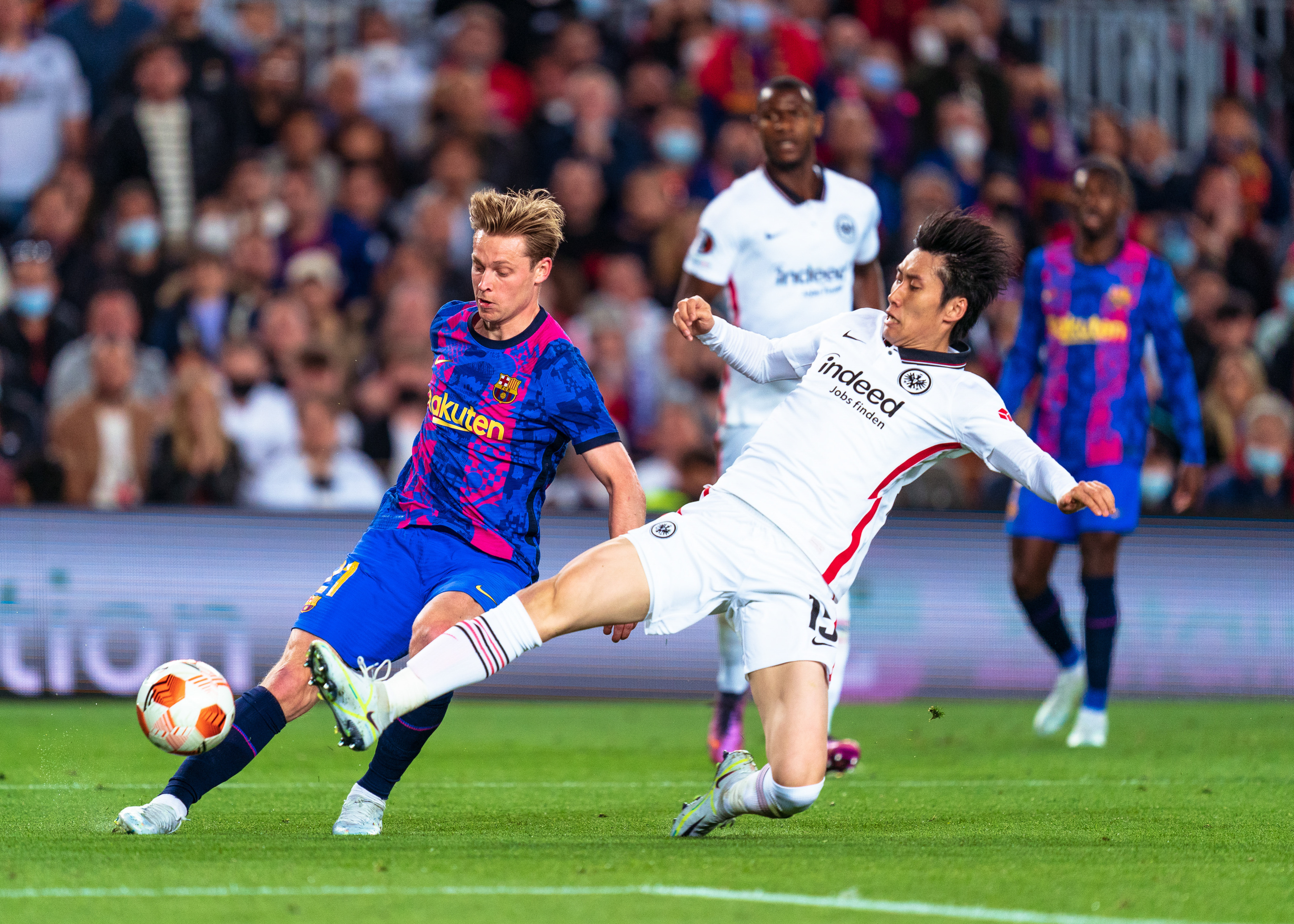 Trzech piłkarzy FC Barcelony zaoferowanych Chelsea. Trwają rozmowy między klubami