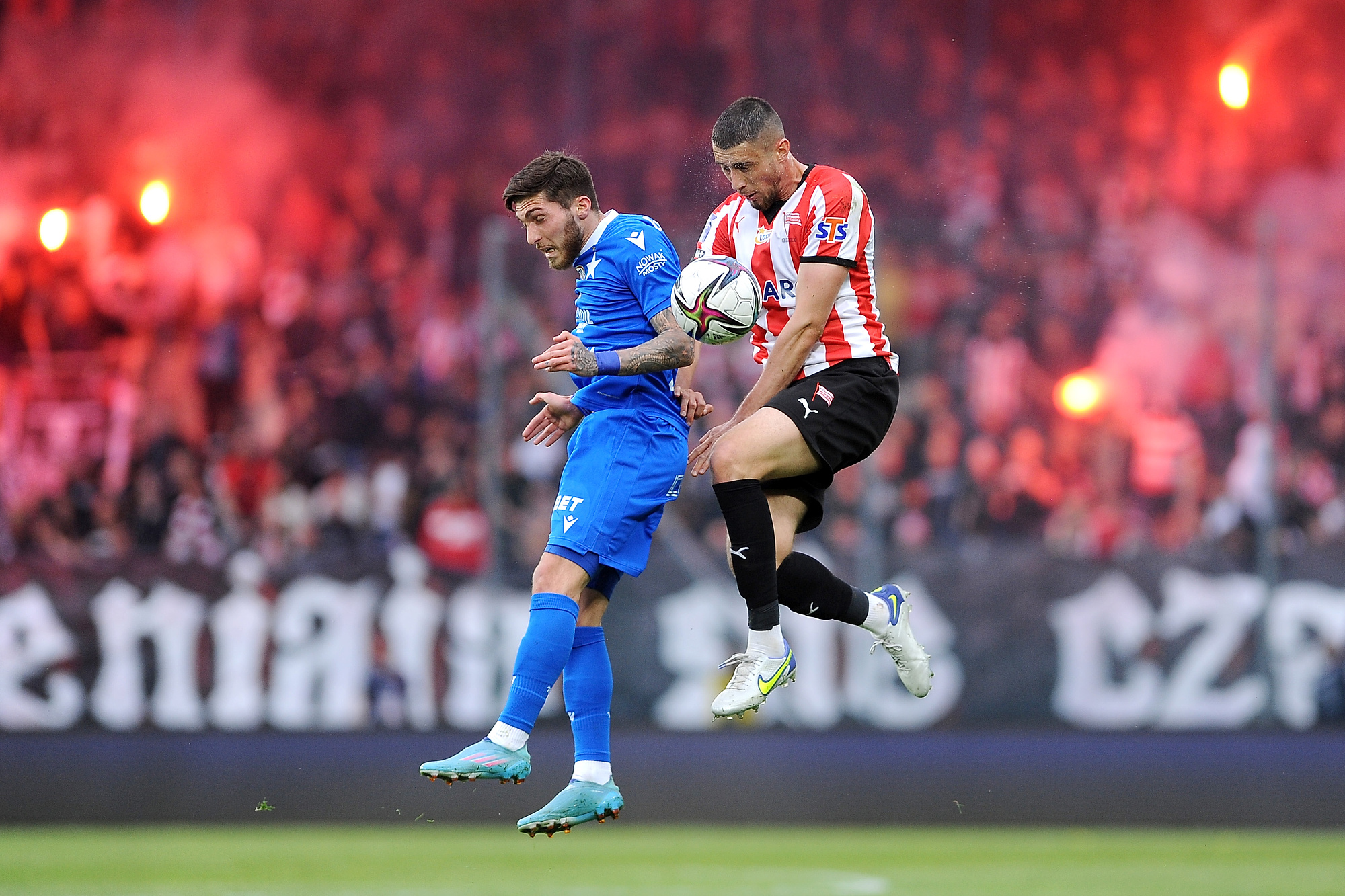 Wisła znów zmarnowała szansę na dogonienie Zagłębia. Cracovia dominowała w derbach, lecz była nieskuteczna