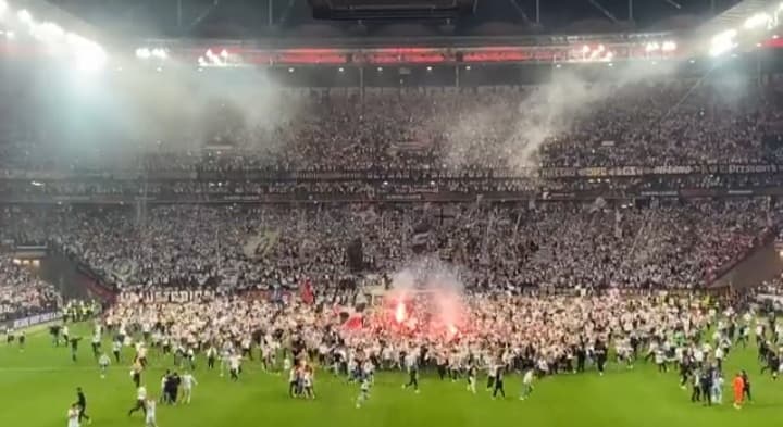 Szalona radość kibiców Eintrachtu Frankfurt! Tak celebrowali awans do finału Ligi Europy [WIDEO]