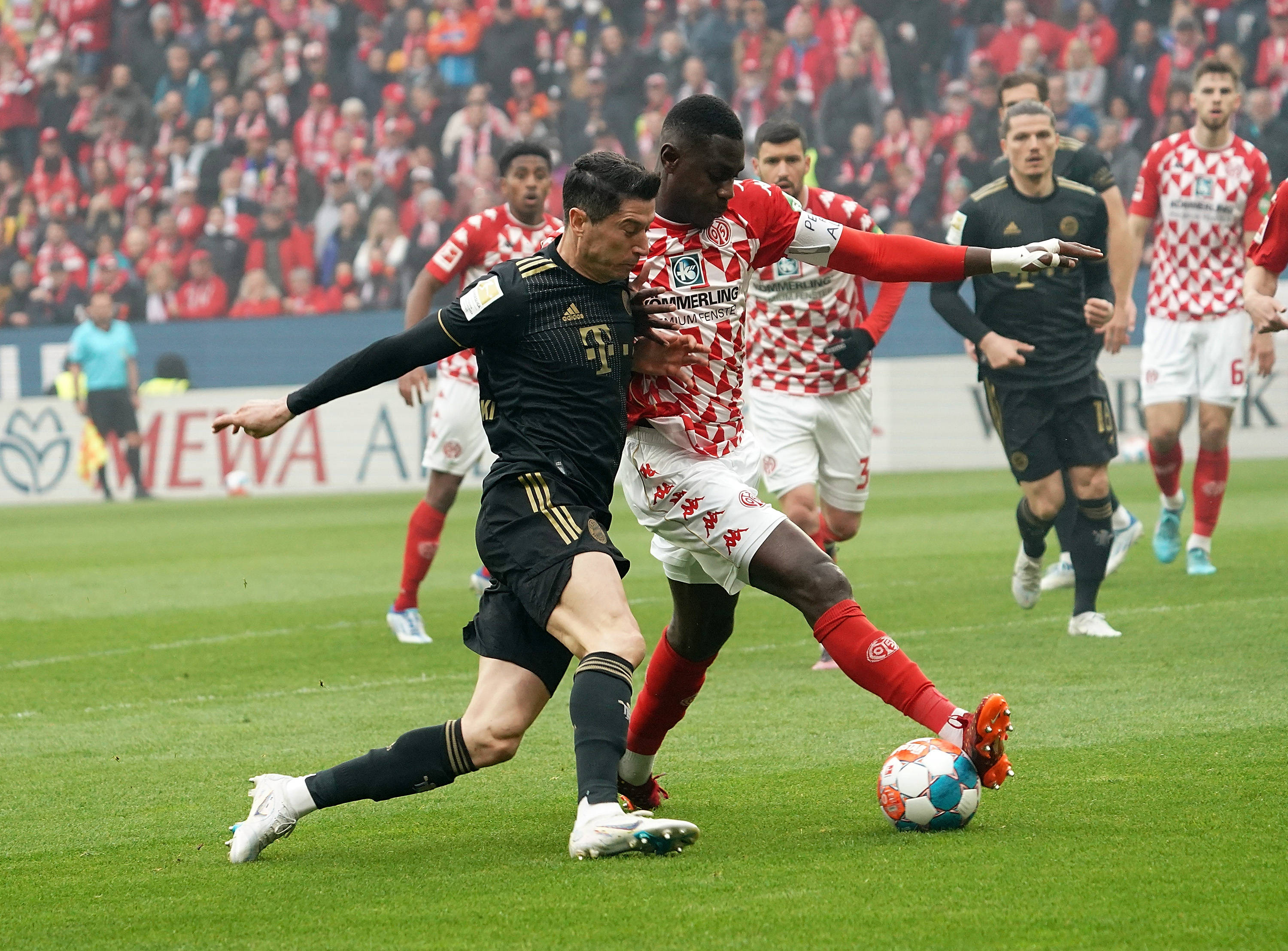 Robert Lewandowski znów spóźniony na trening Bayernu Monachium. "Czy to akcja protestacyjna?"