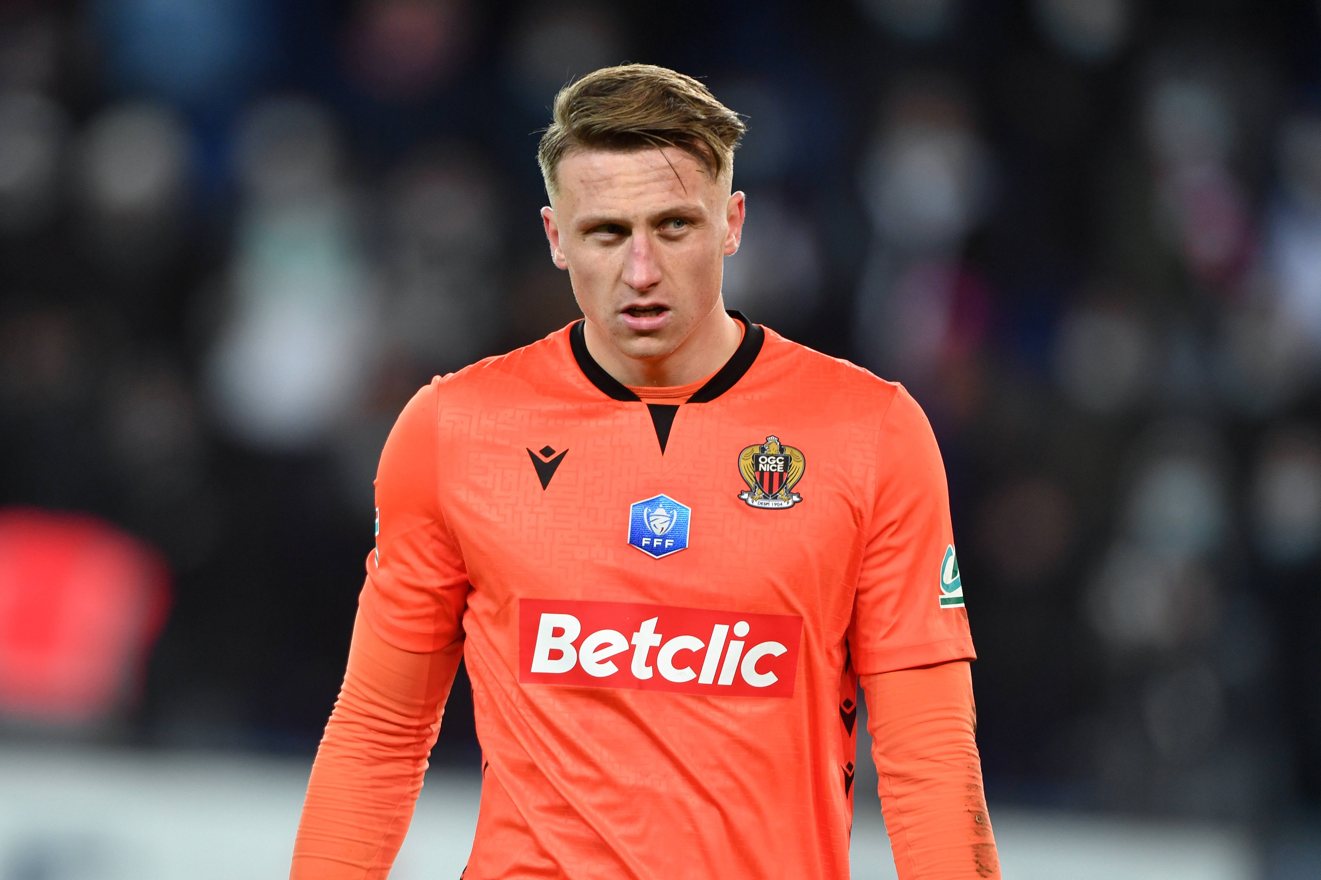 Marcin Bułka otrzymał dużą szansę. Kasper Schmeichel usiadł na ławce 