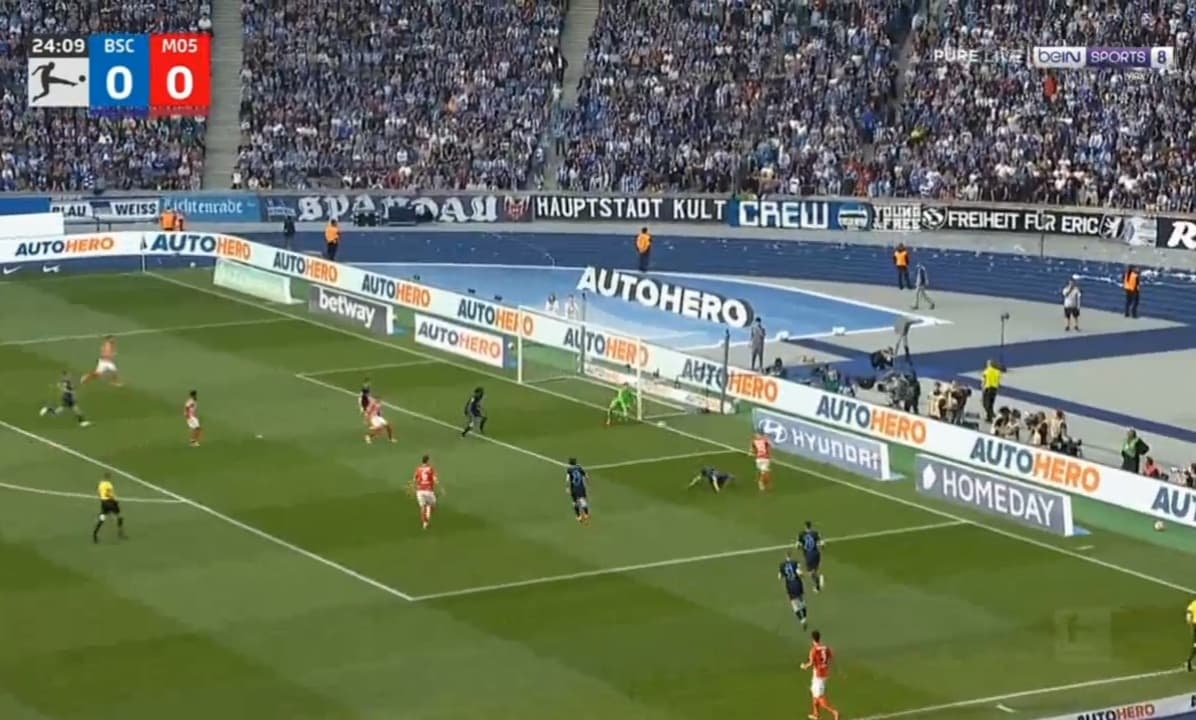 Poważny błąd polskiego bramkarza w Bundeslidze! Zawalił gola drużynie [WIDEO]