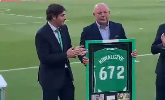 Wojciech Kowalczyk uhonorowany przez Betis. Wzruszające chwile dla byłego reprezentanta [WIDEO]