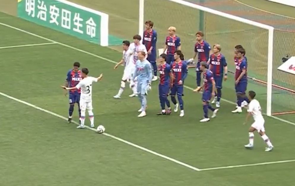 Futbolowe jaja z Polakiem w roli głównej. Co tam się wydarzyło? Absurdalne sceny [POLACY ZA GRANICĄ]