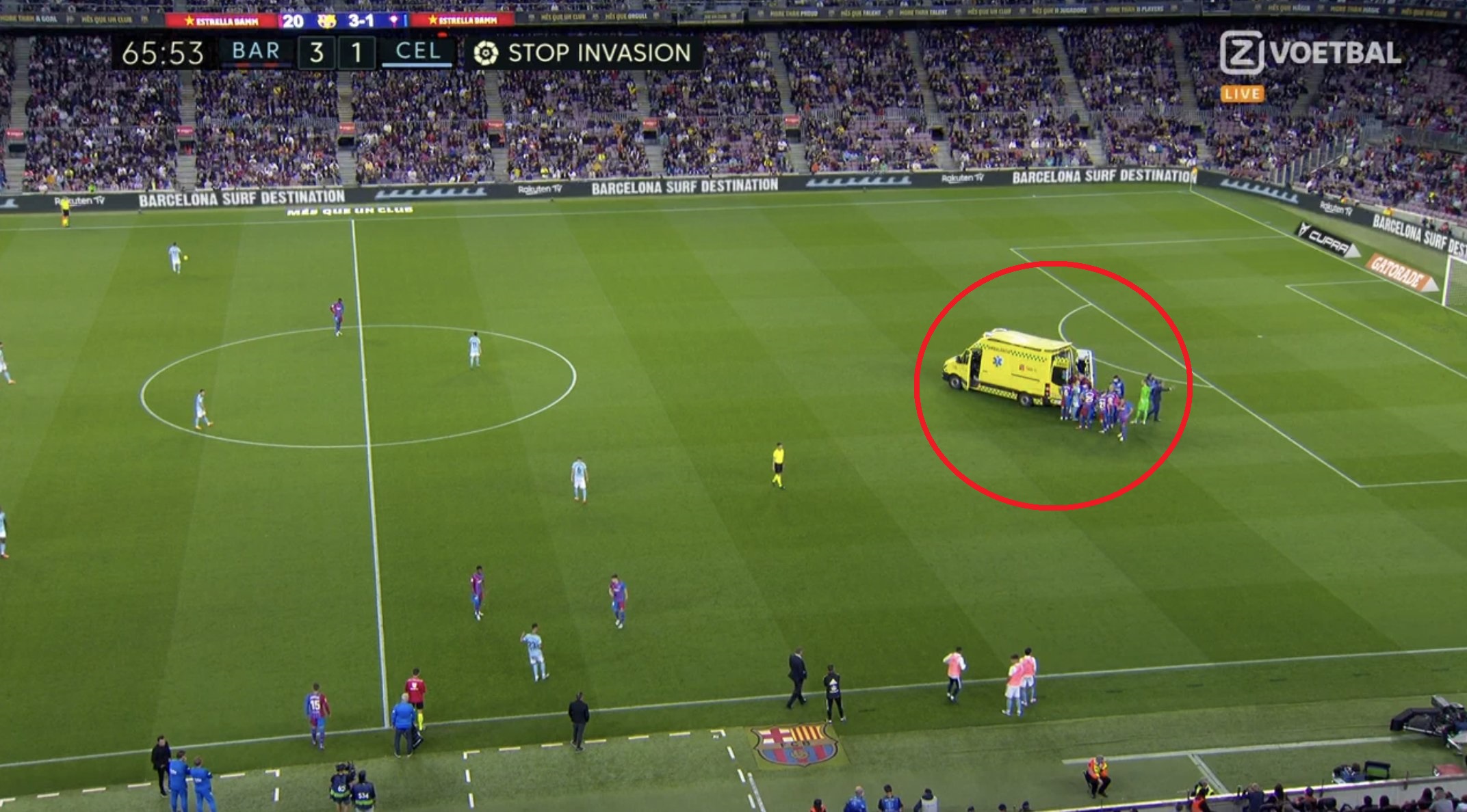 Groźna sytuacja na Camp Nou! Ronald Araujo opuścił boisko w karetce [WIDEO]