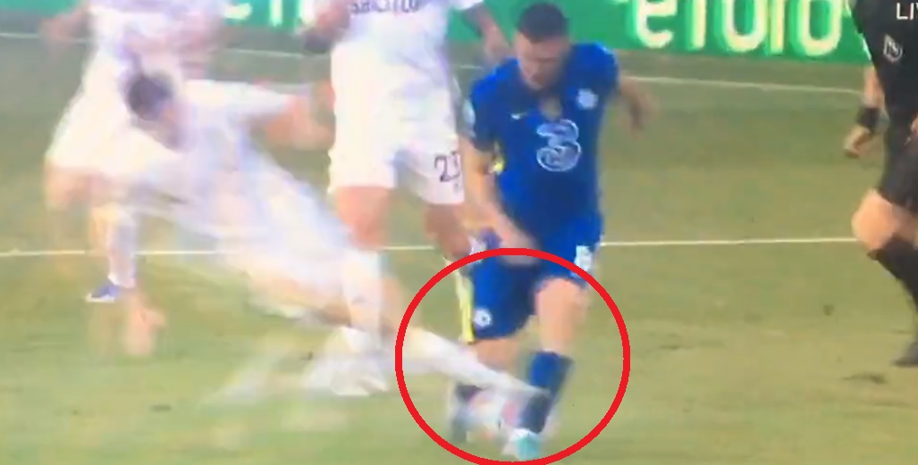 Leeds coraz bliżej spadku z Premier League. Wślizg jak z horroru i zasłużona porażka z Chelsea [WIDEO]